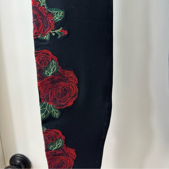 Spiritual Gangster Black & Red Rose Perfect High Waisted 7/8 Leggings, Size XS - Picture 7 of 14